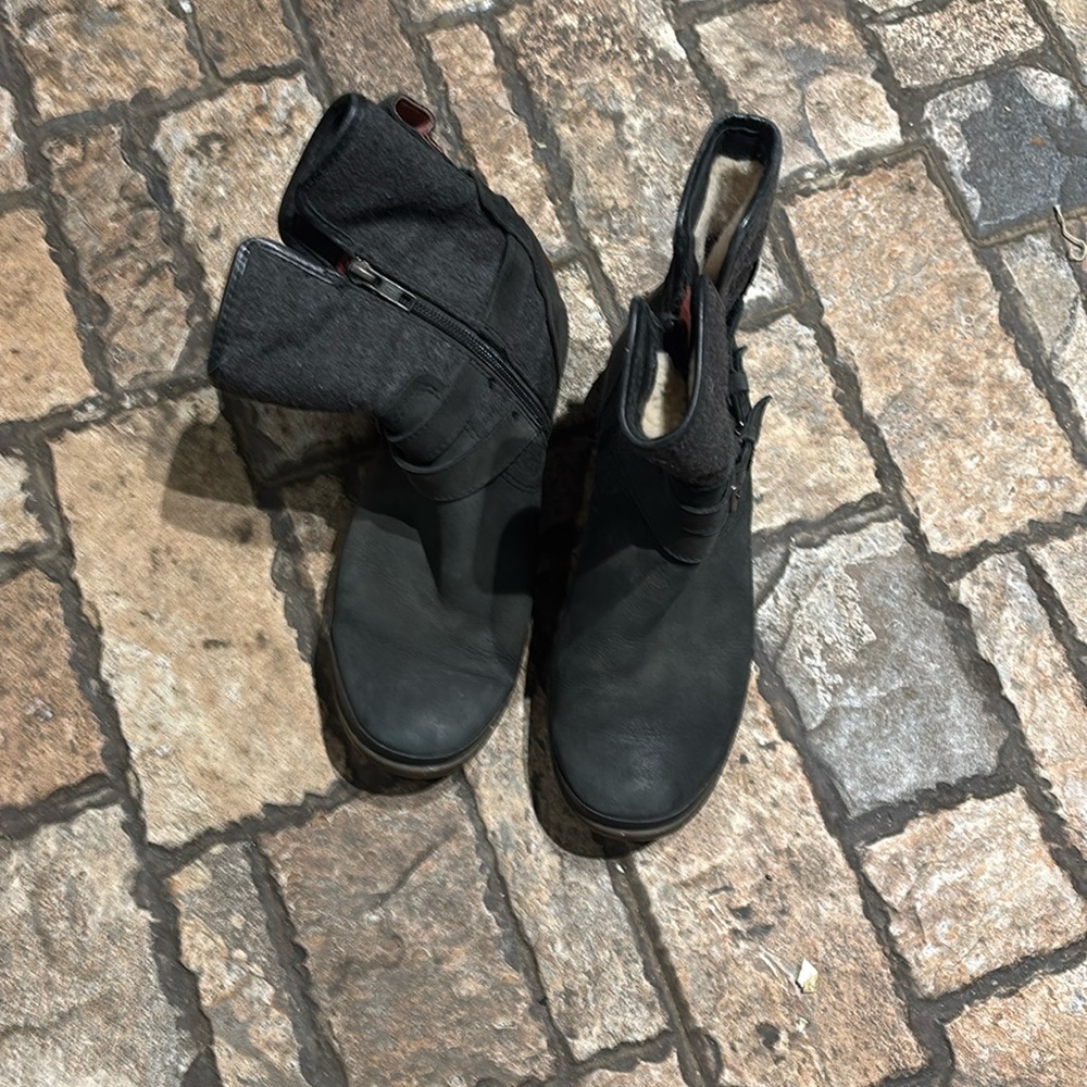 Ugg Simmens Boots